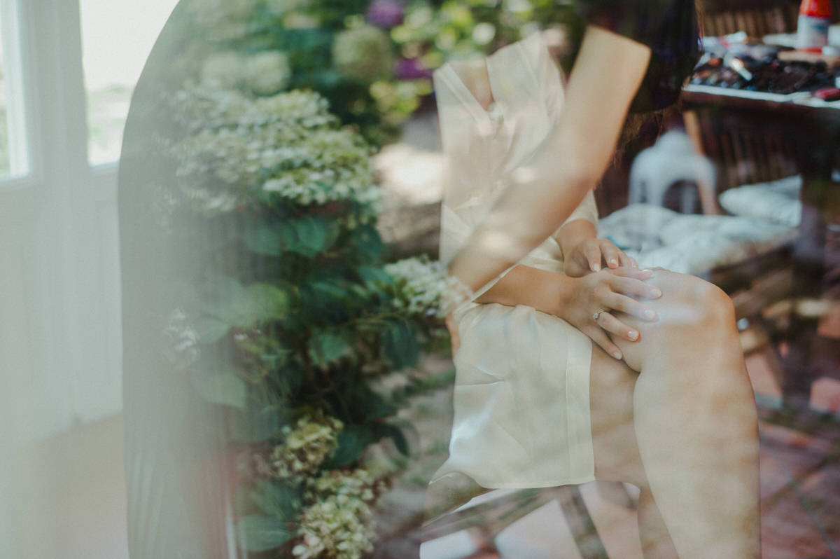 4-details-getting-ready-bride-1